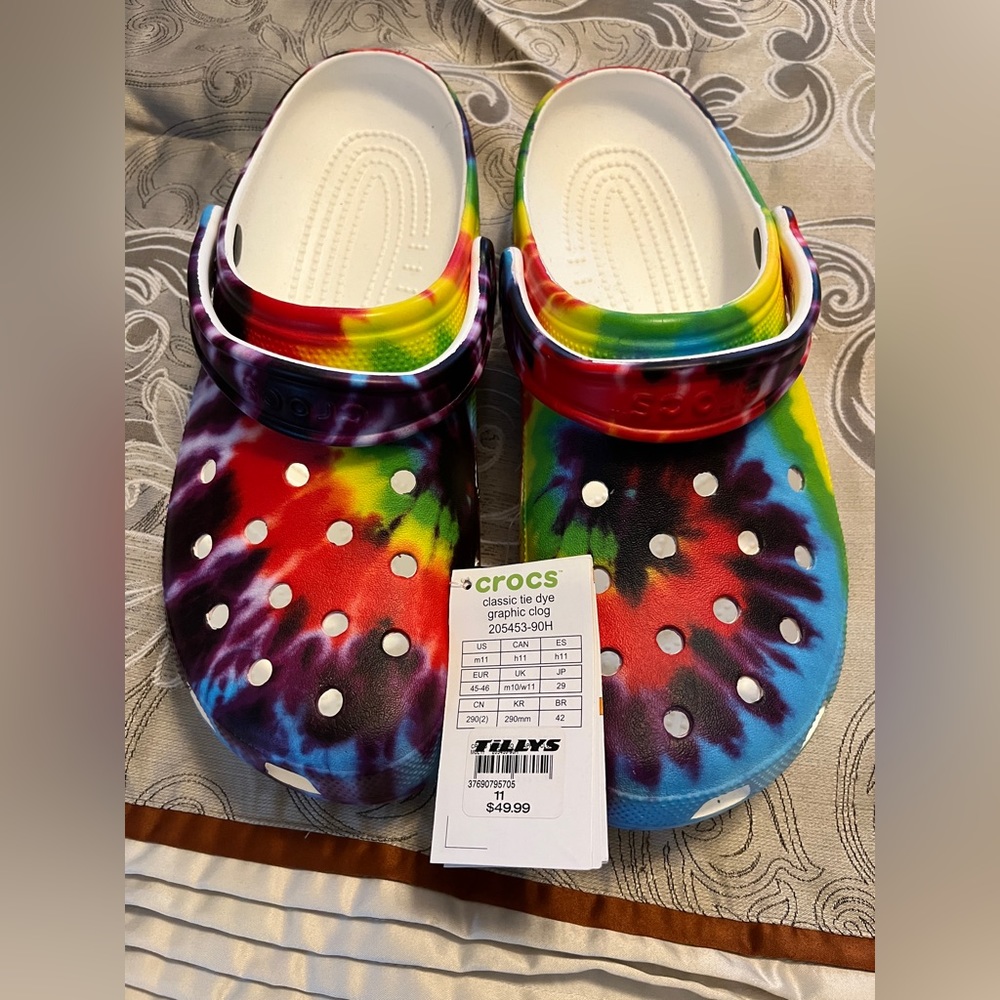 Crocs Men's Classic Tie Dye Graphic Clogs 205453-90H Colorful - New with tags.